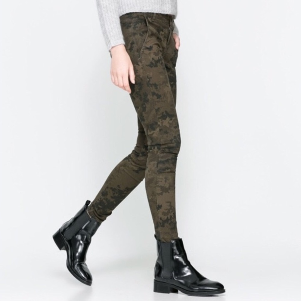 ZARA Cropped Camo Jeans